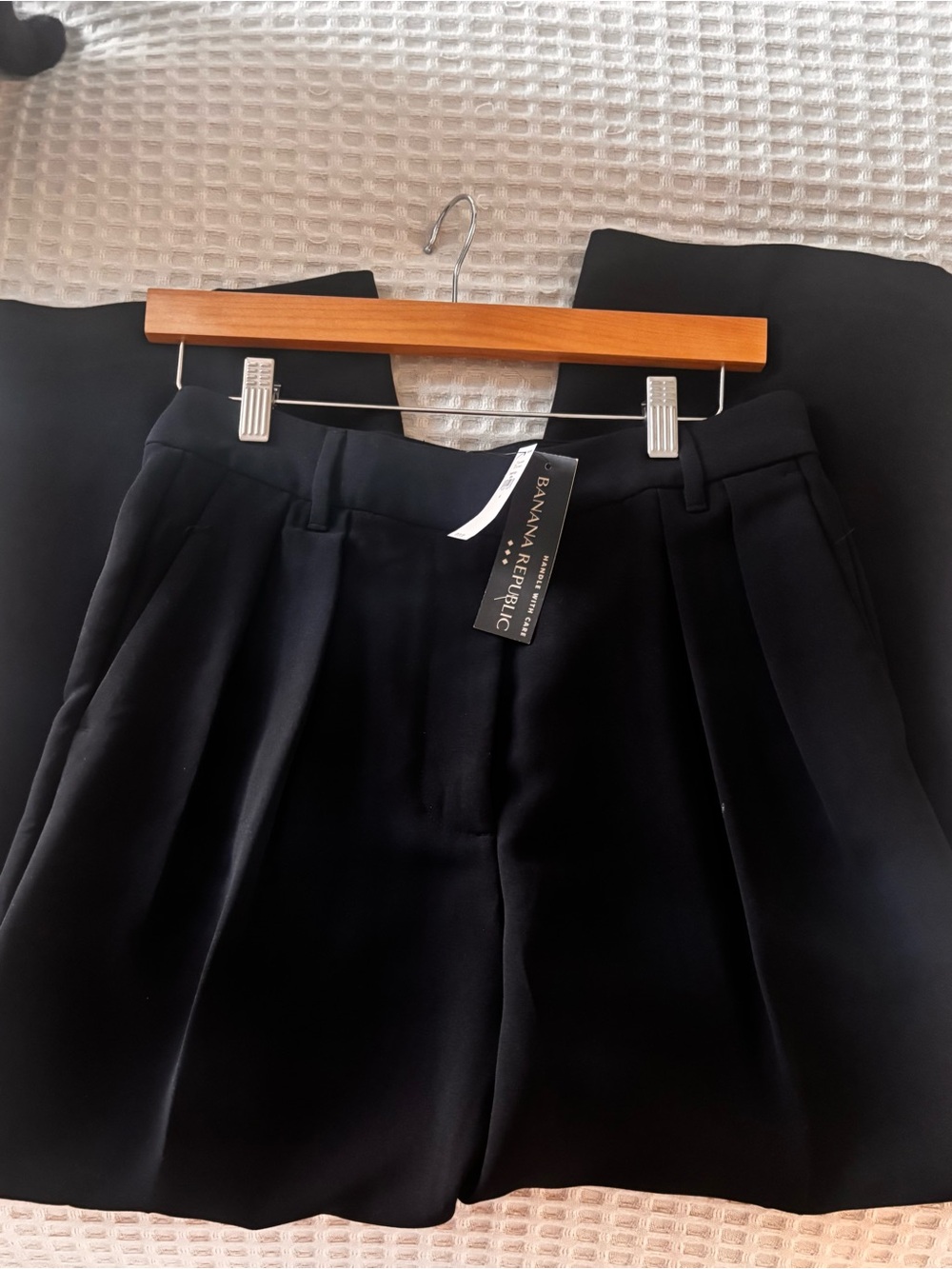 Banana Republic Black Pleated High-Rise pant